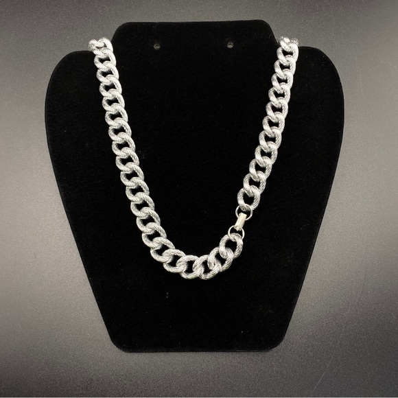 Textured Silver Tone Curb Chain Bulky Vintage Necklace - Picture 6 of 9